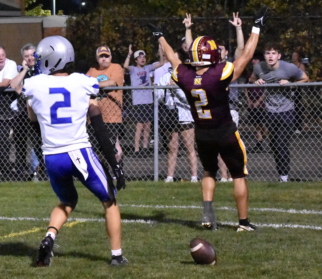 RAIDERS HAMMER HUSKIES